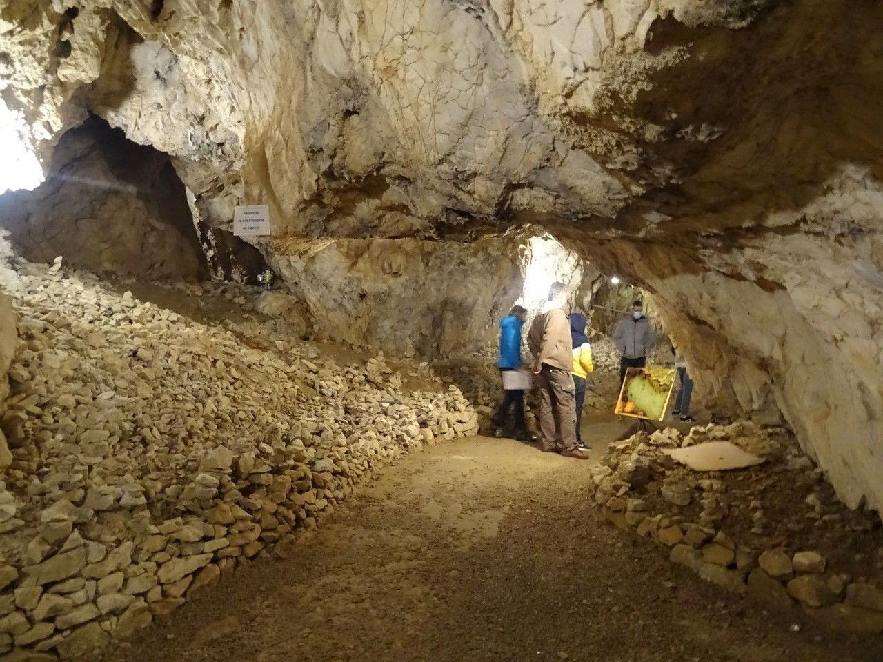 La grotte cache de nombreuses galeries et cavités.