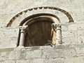 Fenêtre de l'abside romane.